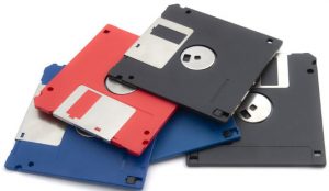 differences between floppy disk and hard disk